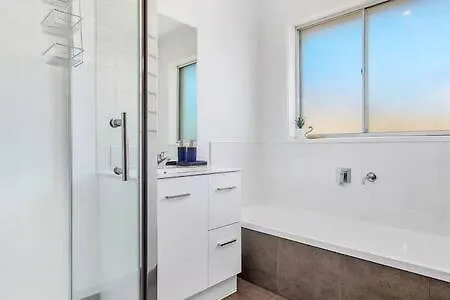 Residence At 165 Great For Large Groups Sleeps 11 Hobart